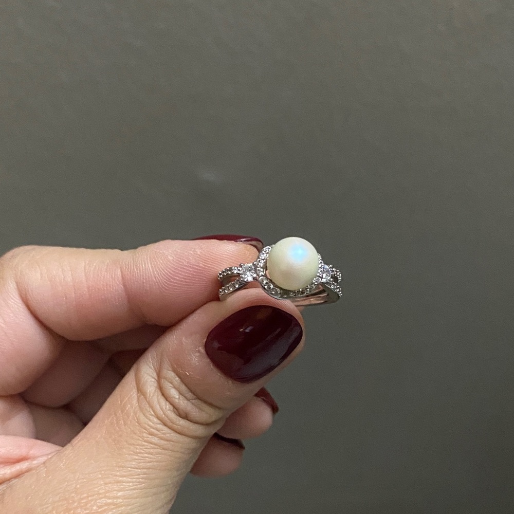 Pearl and Cubic Zirconia Twisted Silver Ring - White Pearl 925 silver